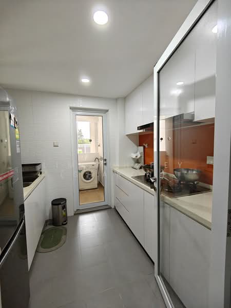 Rafflesia Condo, 31 Bishan Street 21, 2 Bedrooms, 914 sqft, Condominium For Sale, by Lim Yuh Pey (Sharon), 500164656 - Kitchen - PropertyGuru.com.sg