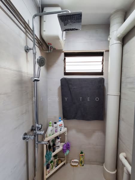 15 Ghim Moh Road, 15 Ghim Moh Road, 3 Bedrooms, 882 sqft, HDB Flat For Rent, by Ricky Teo, 500164659 - Bathroom - PropertyGuru.com.sg
