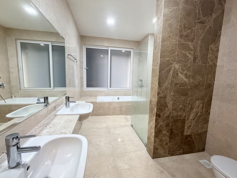 Jalan kelulut, Jalan Kelutlut, 7 Bedrooms, 6,500 sqft, Semi-Detached House For Sale, by Dawn Lee, 500164660 - Bathroom - PropertyGuru.com.sg