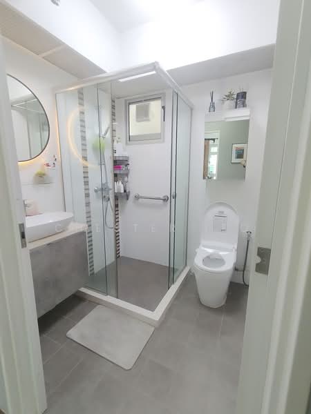 615A Edgefield Plains, 615A Edgefield Plains, 3 Bedrooms, 990 sqft, HDB Flat For Sale, by Chester Teo, 500164662 - Bathroom - PropertyGuru.com.sg