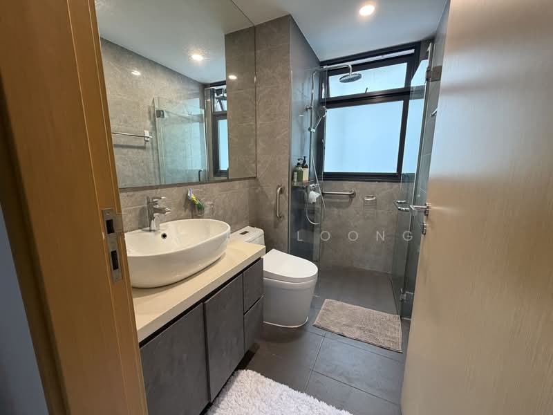 Esparina Residences, 117 Compassvale Bow, 4 Bedrooms, 1,464 sqft, Executive Condominium For Sale, by Jayden Loong, 500164682 - Bathroom - PropertyGuru.com.sg