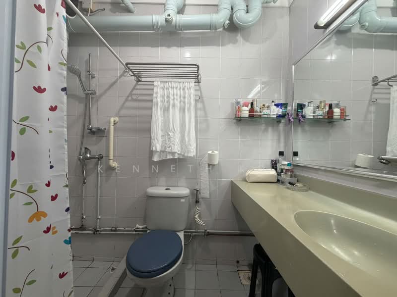 520 Jelapang Road, 520 Jelapang Road, 4 Bedrooms, 1,518 sqft, HDB Flat For Sale, by Kenneth Kow, 500164686 - Bathroom - PropertyGuru.com.sg
