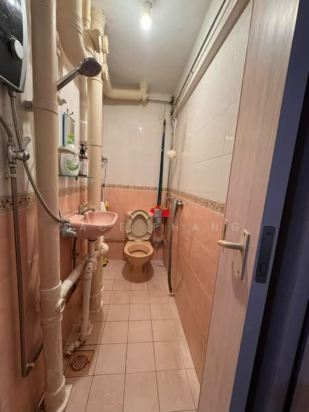 89 Commonwealth Drive, 89 Commonwealth Drive, Room Rental, 200 sqft, HDB Flat For Rent, by Jace Phang, 500164687 - Bathroom - PropertyGuru.com.sg