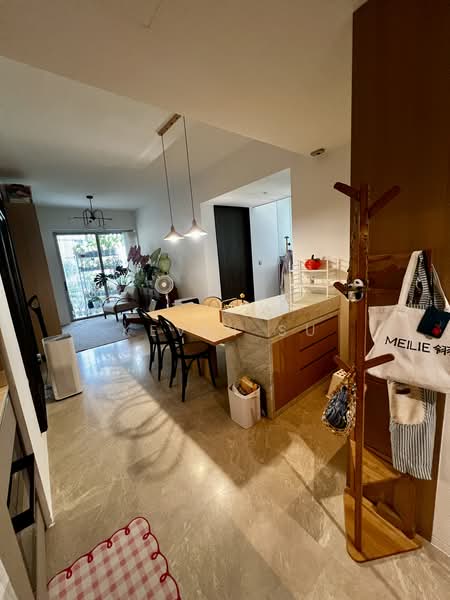 The Reef at King's Dock, 2 Harbourfront Avenue, Room Rental, 350 sqft, Condominium For Rent, by Kevin Su, 500164689 - Living Room - PropertyGuru.com.sg