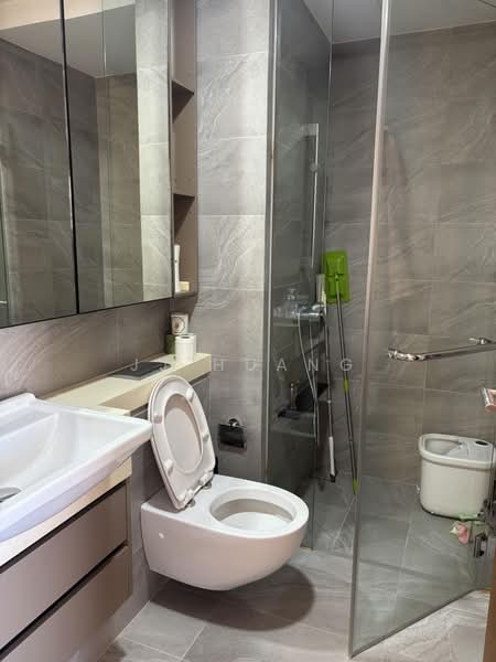 Stirling Residences, 21 Stirling Road, 2 Bedrooms, 678 sqft, Condominium For Sale, by JJ Huang, 500164707 - Bathroom - PropertyGuru.com.sg