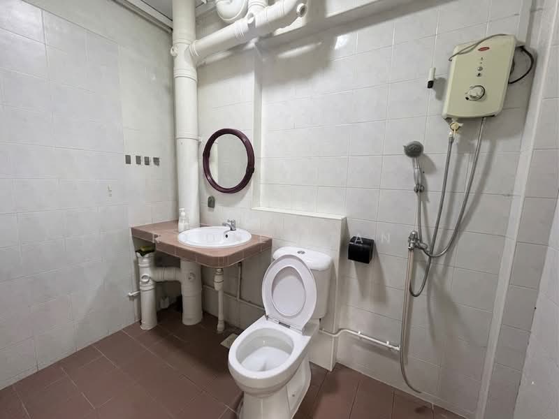 625 Choa Chu Kang Street 62, 625 Choa Chu Kang Street 62, 3 Bedrooms, 1,076 sqft, HDB Flat For Sale, by Rodney Tan, 500164710 - Common Bathroom - PropertyGuru.com.sg