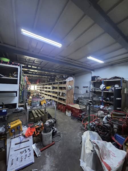 Pioneer Centre, 1 Soon Lee Street, 1,894 sqft, Factory / Workshop (B2) For Sale, by Kelvin Chiang, 500164711 - Interior - CommercialGuru.com.sg