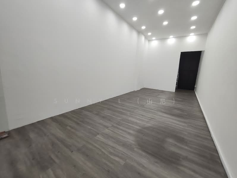 Prime ANG MO KIO Central L1 Shop, Multiple Units, next to MRT, , 350 sqft, Shop / Shophouse For Rent, by Sunny L (山尼), 500164718 - CommercialGuru.com.sg