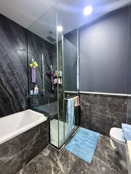 Alana, Sunrise Terrace, 4 Bedrooms, 3,057 sqft, Terraced House For Sale, by Esther Tan, 500164732 - Bathroom - PropertyGuru.com.sg