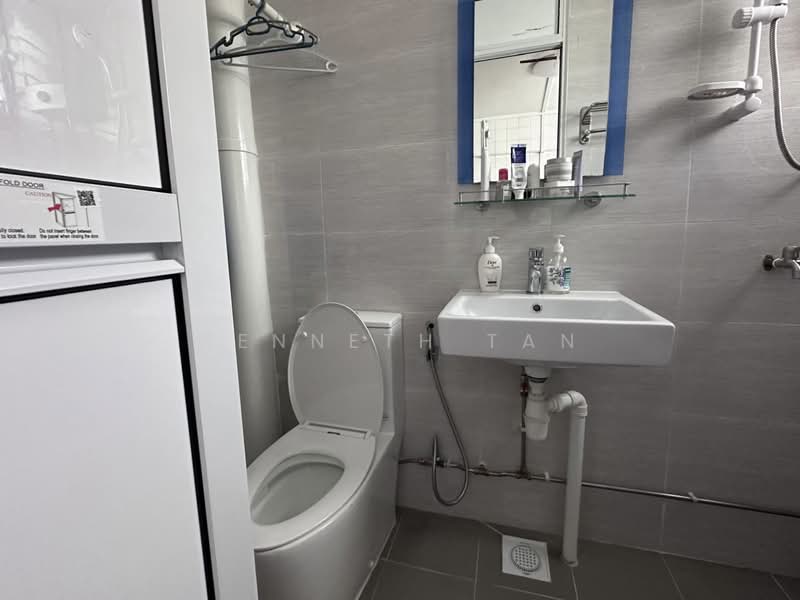 111 Lengkong Tiga, 111 Lengkong Tiga, Room Rental, 100 sqft, HDB Flat For Rent, by Kenneth Tan, 500164737 - Bathroom - PropertyGuru.com.sg
