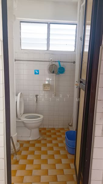 120 Potong Pasir Avenue 1, 120 Potong Pasir Avenue 1, 2 Bedrooms, 742 sqft, HDB Flat For Rent, by Cherry Revathi M, 500164753 - Bathroom - PropertyGuru.com.sg
