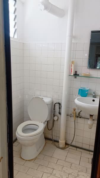 120 Potong Pasir Avenue 1, 120 Potong Pasir Avenue 1, 2 Bedrooms, 742 sqft, HDB Flat For Rent, by Cherry Revathi M, 500164753 - Bathroom - PropertyGuru.com.sg