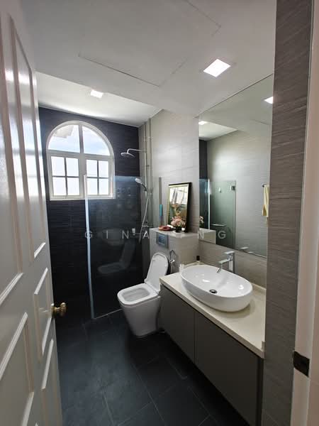 Eastwood Walk Gardens, Eastwood Walk, Room Rental, 300 sqft, Terraced House For Rent, by Gina Tng, 500164765 - Master Bedroom Toilet - PropertyGuru.com.sg