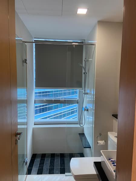 Marina Bay Residences, 18 Marina Boulevard, 2 Bedrooms, 1,076 sqft, Condominium For Rent, by Kym Oh, 500164781 - Bathroom - PropertyGuru.com.sg