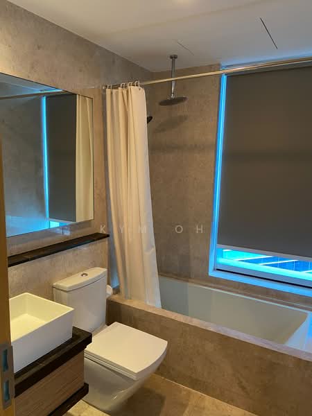 Marina Bay Residences, 18 Marina Boulevard, 2 Bedrooms, 1,076 sqft, Condominium For Rent, by Kym Oh, 500164781 - Bathroom - PropertyGuru.com.sg