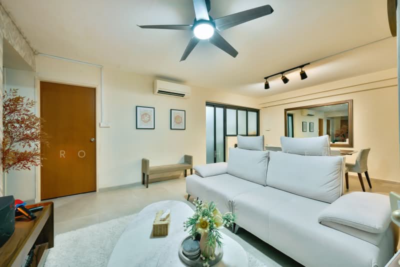 446 Choa Chu Kang Avenue 4, 446 Choa Chu Kang Avenue 4, 3 Bedrooms, 1,076 sqft, HDB Flat For Sale, by Rozi Faith Naser, 500164789 - Living Room - PropertyGuru.com.sg
