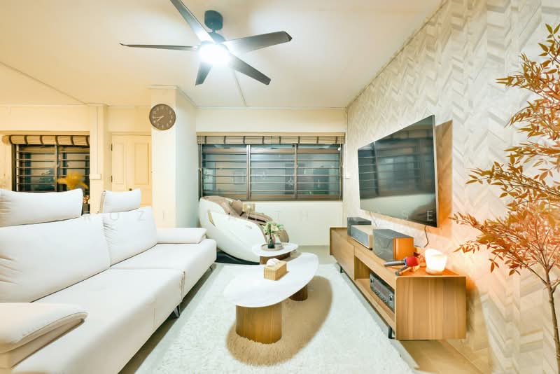 446 Choa Chu Kang Avenue 4, 446 Choa Chu Kang Avenue 4, 3 Bedrooms, 1,076 sqft, HDB Flat For Sale, by Rozi Faith Naser, 500164789 - Living Room - PropertyGuru.com.sg