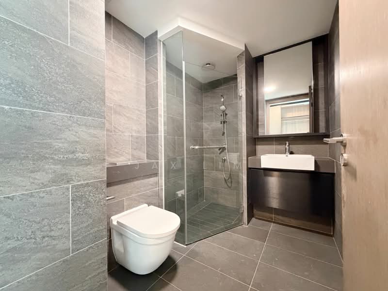 Affinity At Serangoon, 22 Serangoon North Avenue 1, 2 Bedrooms, 732 sqft, Condominium For Sale, by Jax Lim, 500164811 - Master Bathroom - PropertyGuru.com.sg