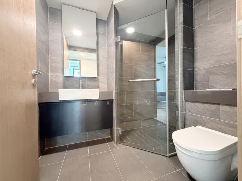 Affinity At Serangoon, 22 Serangoon North Avenue 1, 2 Bedrooms, 732 sqft, Condominium For Sale, by Jax Lim, 500164811 - Common Bathroom - PropertyGuru.com.sg
