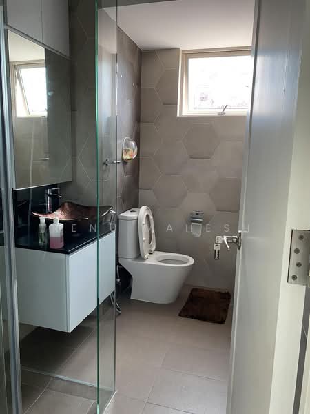Costa Rhu, 7 Rhu Cross, 4 Bedrooms, 2,056 sqft, Condominium For Rent, by Renu Mahesh, 500164828 - Bathroom - PropertyGuru.com.sg