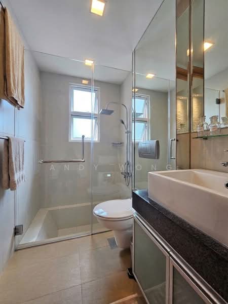 Worthington, 35 Butterworth Lane, 4 Bedrooms, 2,110 sqft, Apartment For Sale, by Andy Wong, 500164852 - Master's Bathroom - PropertyGuru.com.sg