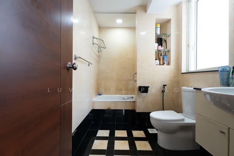 Rio Vista, 24 Upper Serangoon View, 2 Bedrooms, 1,055 sqft, Condominium For Sale, by Luvianne Pang, 500164855 - Bathroom - PropertyGuru.com.sg