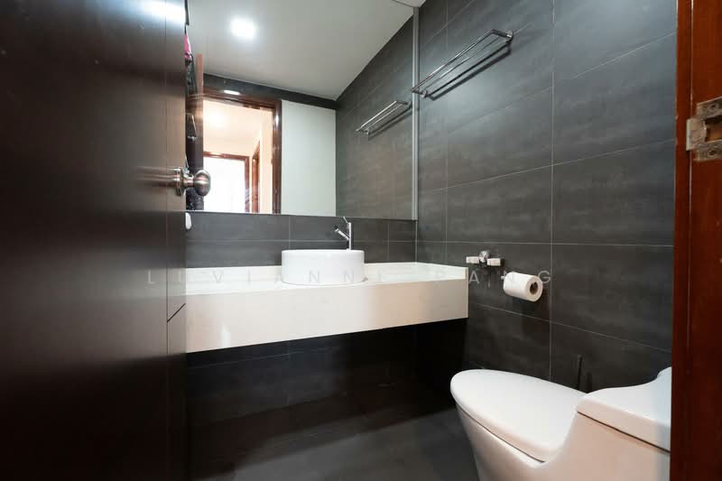 Rio Vista, 24 Upper Serangoon View, 2 Bedrooms, 1,055 sqft, Condominium For Sale, by Luvianne Pang, 500164855 - Bathroom - PropertyGuru.com.sg