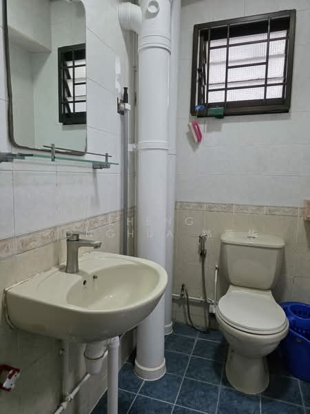 672A Jurong West Street 65, 672A Jurong West Street 65, Room Rental, 120 sqft, HDB Flat For Rent, by Zheng Ronghua 郑荣华, 500164869 - Bathroom - PropertyGuru.com.sg