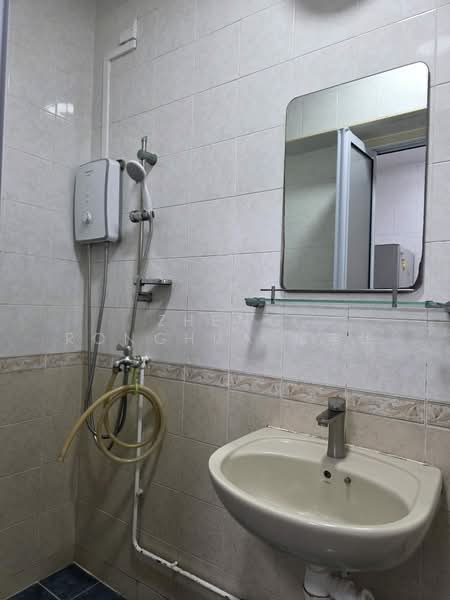 672A Jurong West Street 65, 672A Jurong West Street 65, Room Rental, 120 sqft, HDB Flat For Rent, by Zheng Ronghua 郑荣华, 500164869 - Bathroom - PropertyGuru.com.sg