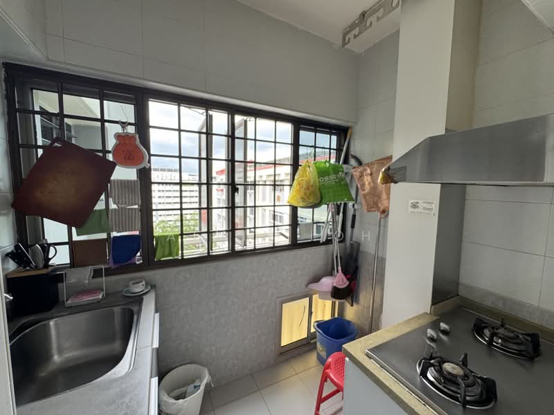 880 Woodlands Street 82, 880 Woodlands Street 82, 4 Bedrooms, 1,323 sqft, HDB Flat For Sale, by Alvin Loh, 500164878 - Wet Kitchen - PropertyGuru.com.sg