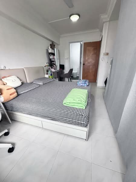 880 Woodlands Street 82, 880 Woodlands Street 82, 4 Bedrooms, 1,323 sqft, HDB Flat For Sale, by Alvin Loh, 500164878 - Master Bedroom - PropertyGuru.com.sg
