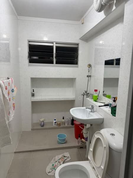 569 Choa Chu Kang Street 52, 569 Choa Chu Kang Street 52, 3 Bedrooms, 1,120 sqft, HDB Flat For Rent, by HL Chow, 500164894 - Bathroom - PropertyGuru.com.sg