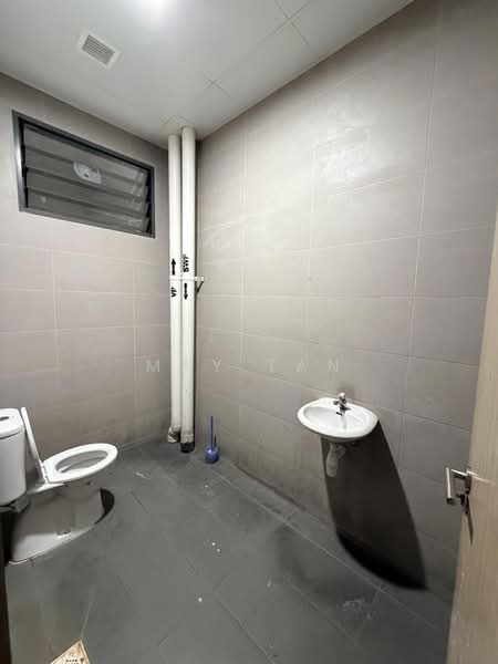 Polaris @ Woodlands, 101 Woodlands Avenue 12, 2,229 sqft, Factory / Workshop (B2) For Sale, by May Tan, 500164895 - Bathroom - CommercialGuru.com.sg