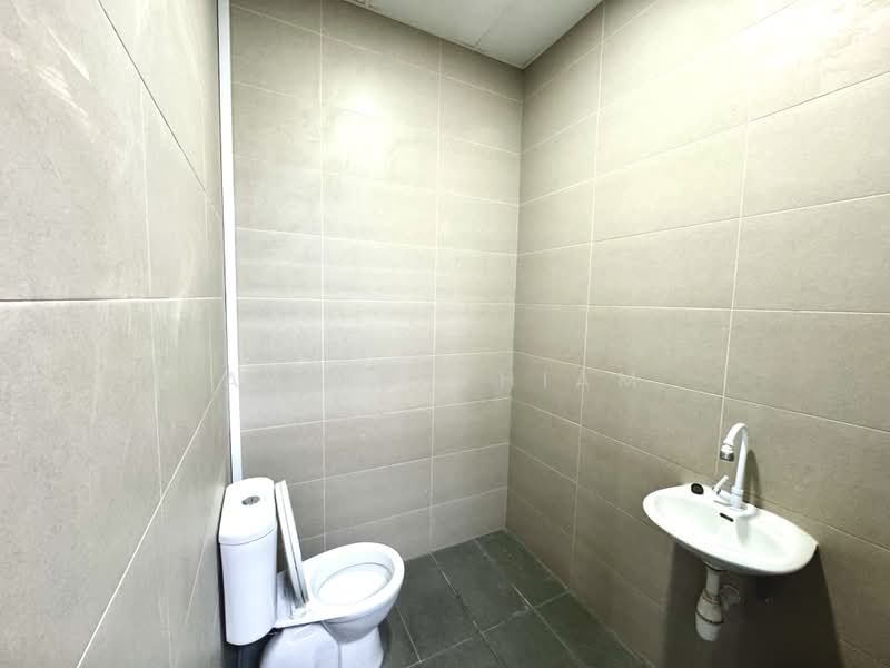 Polaris @ Woodlands, 101 Woodlands Avenue 12, 1,733 sqft, Factory / Workshop (B2) For Sale, by Alvin Chiam, 500164901 - Bathroom - CommercialGuru.com.sg