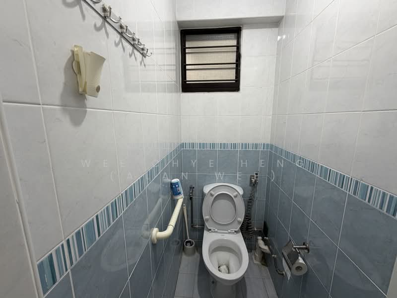 462 Crawford Lane, 462 Crawford Lane, Room Rental, 150 sqft, HDB Flat For Rent, by Wee Chye Heng (Alan Wee), 500164907 - Bathroom - PropertyGuru.com.sg