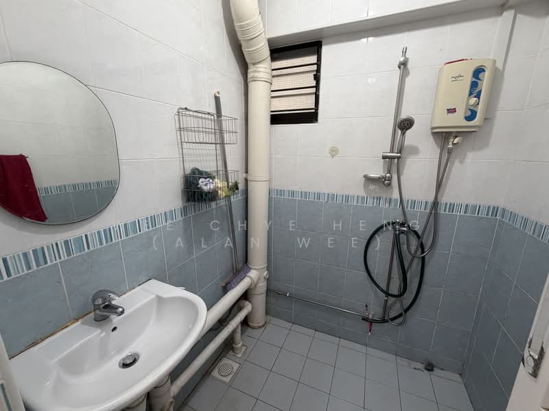 462 Crawford Lane, 462 Crawford Lane, Room Rental, 150 sqft, HDB Flat For Rent, by Wee Chye Heng (Alan Wee), 500164907 - Bathroom - PropertyGuru.com.sg