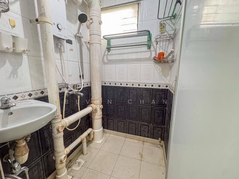 35 Chai Chee Avenue, 35 Chai Chee Avenue, 3 Bedrooms, 883 sqft, HDB Flat For Rent, by Blven Chan, 500164920 - Bathroom - PropertyGuru.com.sg