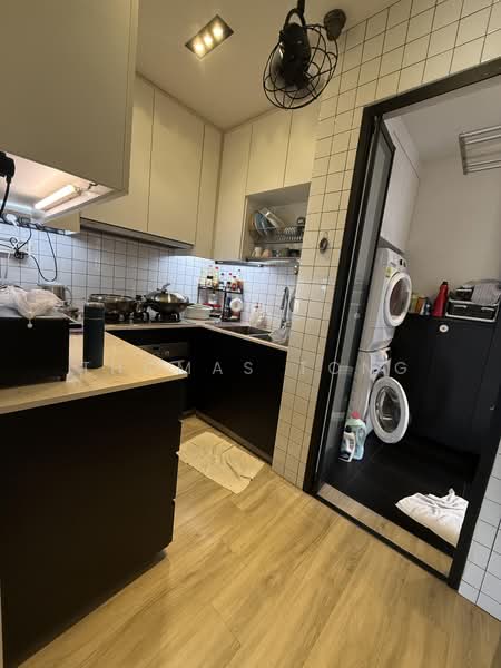 The Tampines Trilliant, 21 Tampines Central 7, 4 Bedrooms, 1,991 sqft, Executive Condominium For Sale, by Thomas Tong, 500164922 - Kitchen - PropertyGuru.com.sg