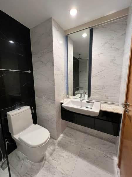 Centro Residences, 59 Ang Mo Kio Avenue 8, 4 Bedrooms, 1,280 sqft, Condominium For Rent, by Eric Toh, 500164924 - Bathroom - PropertyGuru.com.sg