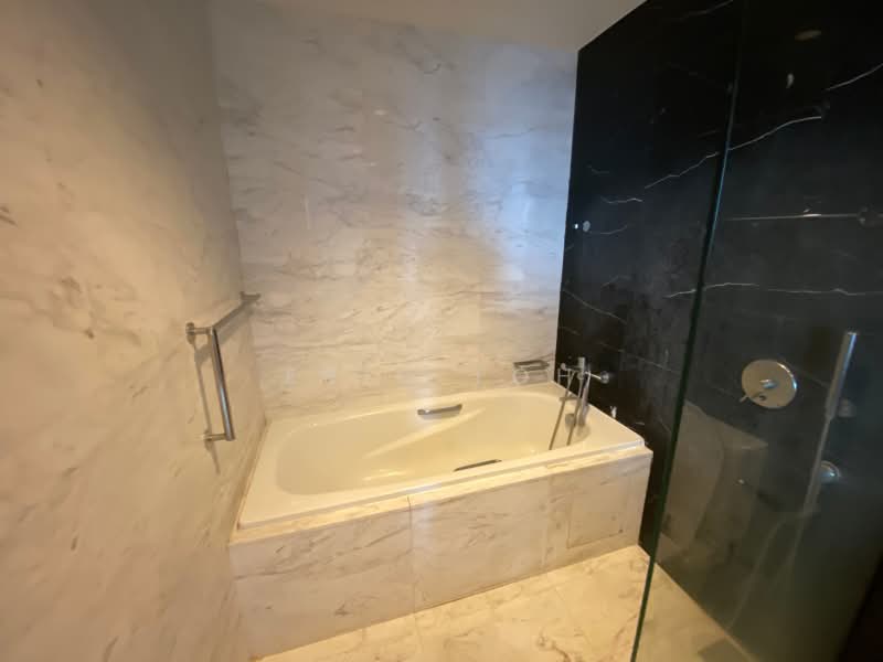 Centro Residences, 59 Ang Mo Kio Avenue 8, 4 Bedrooms, 1,280 sqft, Condominium For Rent, by Eric Toh, 500164924 - Bathroom - PropertyGuru.com.sg