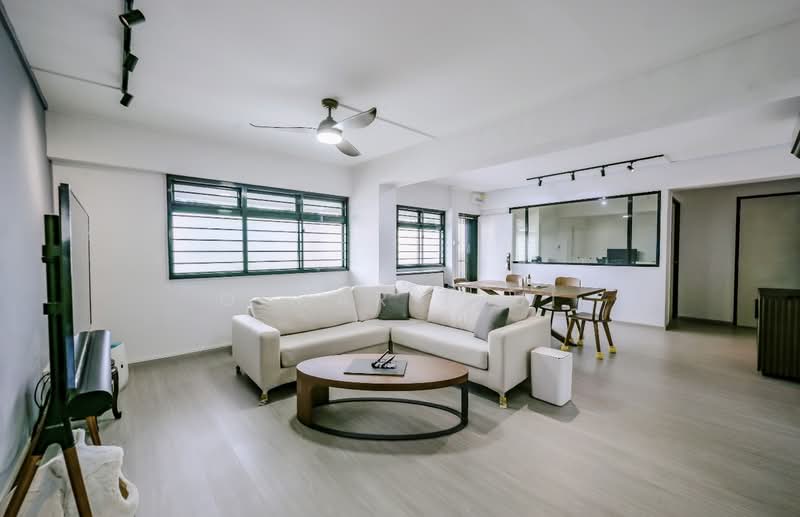 20 Queen's Close, 20 Queen's Close, 3 Bedrooms, 1,152 sqft, HDB Flat For Sale, by Oscar Tsui, 500164927 - Living Room - PropertyGuru.com.sg