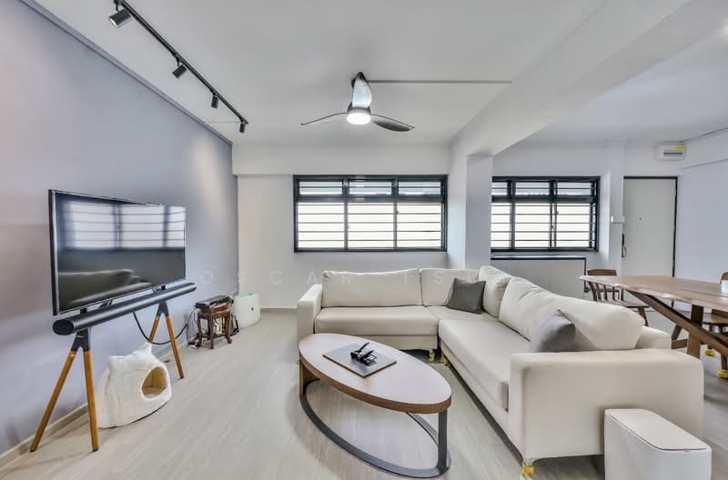 20 Queen's Close, 20 Queen's Close, 3 Bedrooms, 1,152 sqft, HDB Flat For Sale, by Oscar Tsui, 500164927 - Living Room - PropertyGuru.com.sg