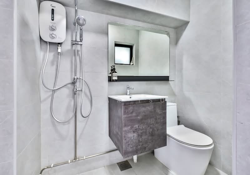20 Queen's Close, 20 Queen's Close, 3 Bedrooms, 1,152 sqft, HDB Flat For Sale, by Oscar Tsui, 500164927 - Bathroom - PropertyGuru.com.sg