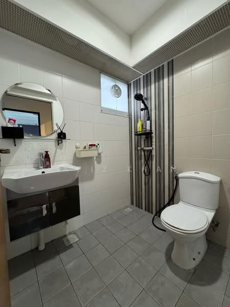 461 Segar Road, 461 Segar Road, 3 Bedrooms, 1,001 sqft, HDB Flat For Sale, by Hafiz Khan, 500164928 - Common Bathroom - PropertyGuru.com.sg