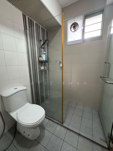 461 Segar Road, 461 Segar Road, 3 Bedrooms, 1,001 sqft, HDB Flat For Sale, by Hafiz Khan, 500164928 - Master Bathroom - PropertyGuru.com.sg