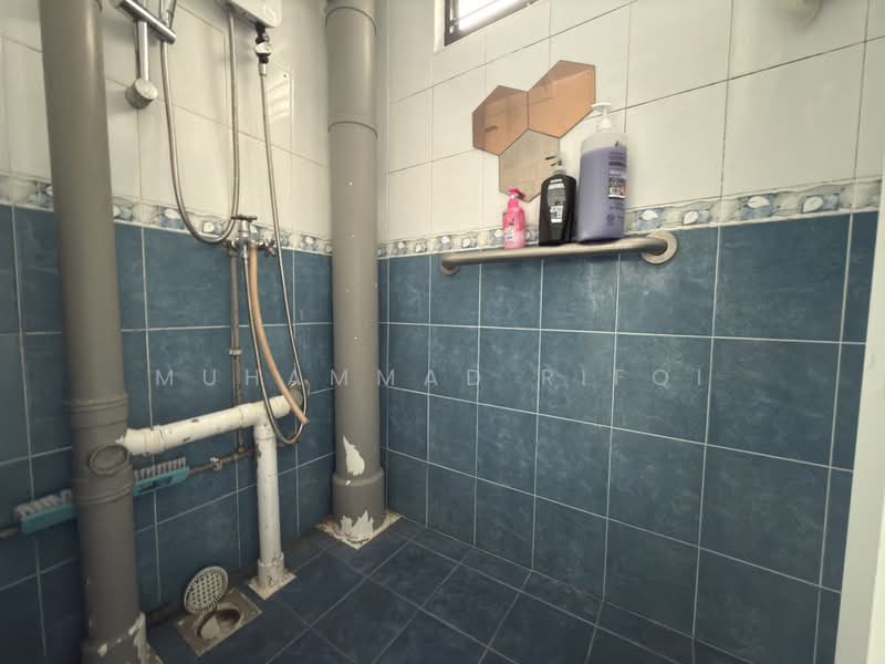186 Boon Lay Avenue, 186 Boon Lay Avenue, 2 Bedrooms, 635 sqft, HDB Flat For Sale, by Muhammad Rifqi, 500164933 - Bathroom - PropertyGuru.com.sg