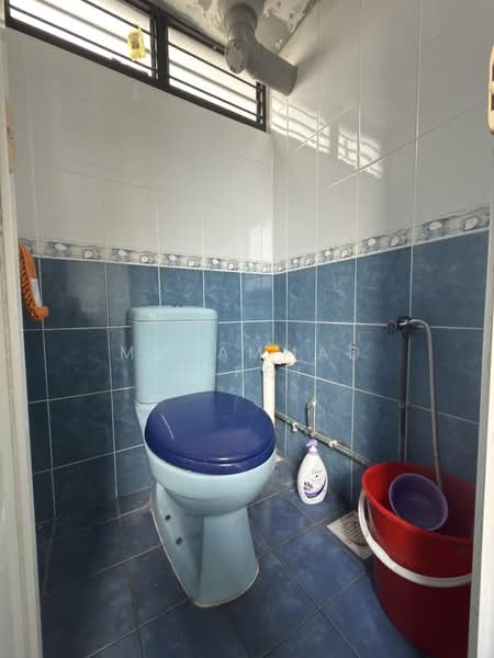 186 Boon Lay Avenue, 186 Boon Lay Avenue, 2 Bedrooms, 635 sqft, HDB Flat For Sale, by Muhammad Rifqi, 500164933 - Bathroom - PropertyGuru.com.sg