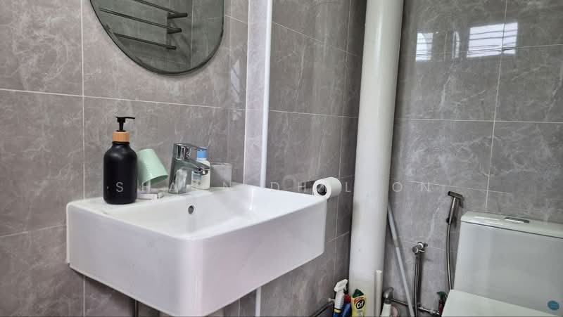 402 Choa Chu Kang Avenue 3, 402 Choa Chu Kang Avenue 3, 3 Bedrooms, 1,120 sqft, HDB Flat For Rent, by Shaun Dhillon, 500164939 - Bathroom - PropertyGuru.com.sg
