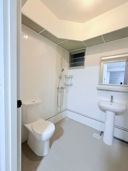 104A Canberra Street, 104A Canberra Street, 2 Bedrooms, 721 sqft, HDB Flat For Sale, by Arthur Loo, 500164950 - Bathroom - PropertyGuru.com.sg
