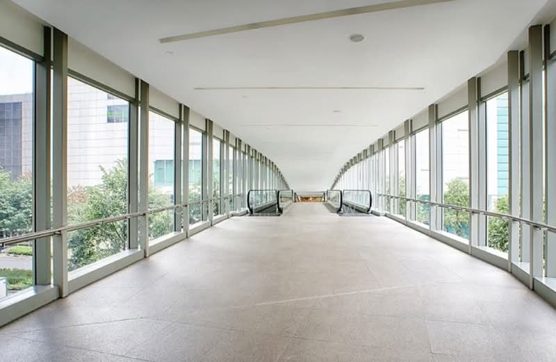 Novena Medical Center, 10 Sinaran Drive, 742 sqft, Medical For Rent, by Mitchelle Wong, 500164951 - Corridor - CommercialGuru.com.sg